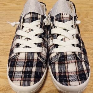 Women's Jellypop "Karl" Navy Plaid  Fur Lined Sneaker Size 10